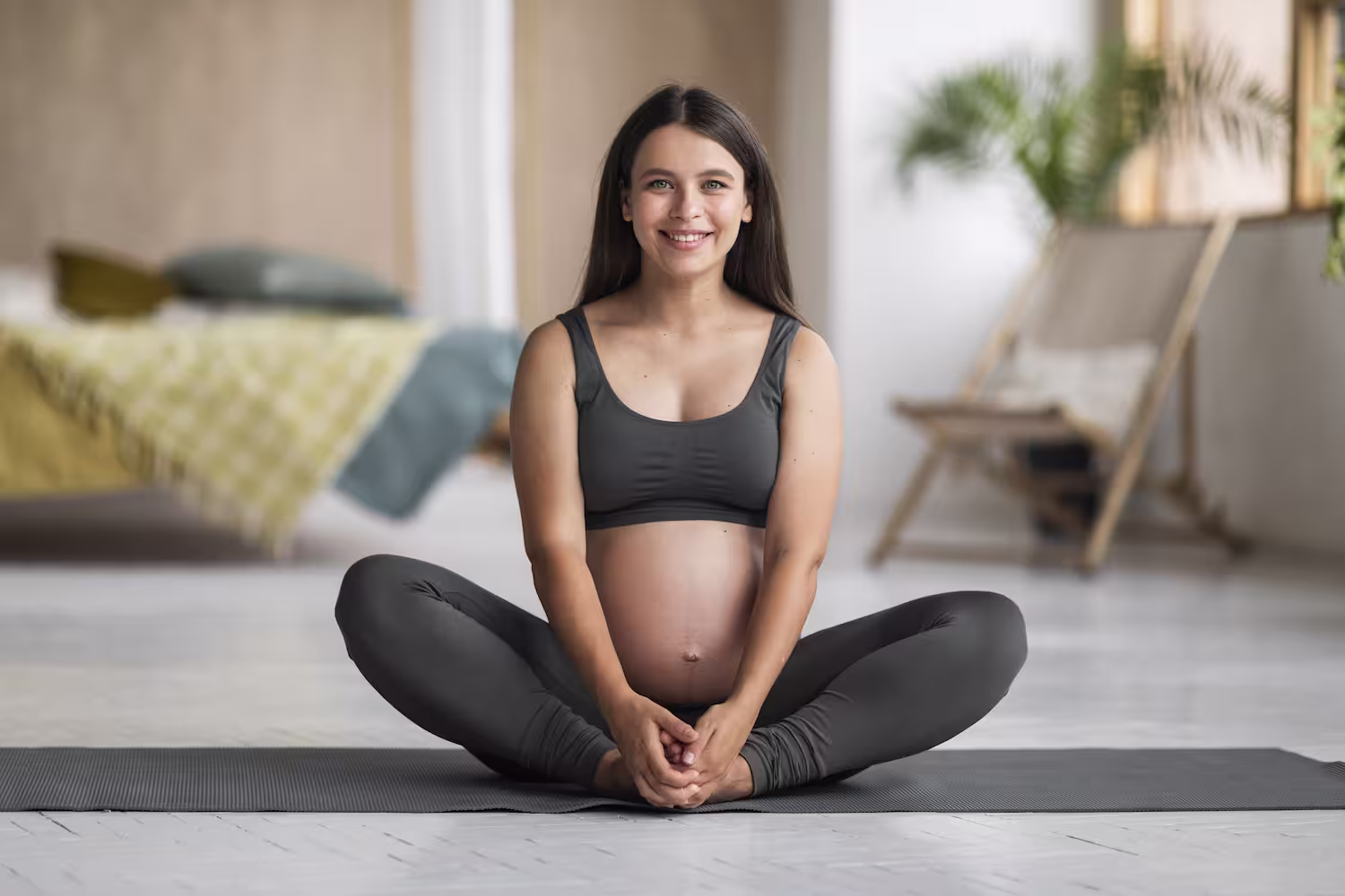 Sesión de yoga prenatal Promam a domicilio en Santiago